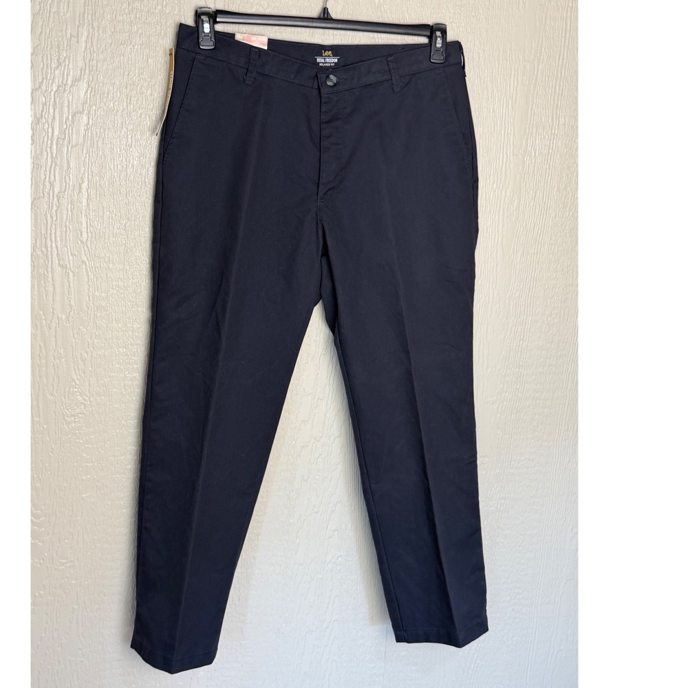 Lee Mens Total Freedom Relaxed Fit Pants Navy Blue Chinos 36x30 NEW with Tags